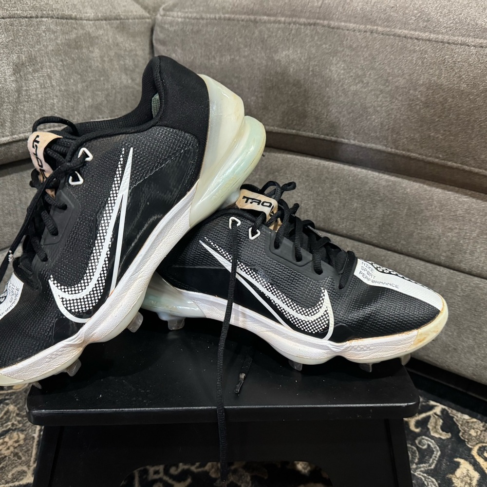 Nike Mike Trout baseball cleats--Black and White excellent used condition